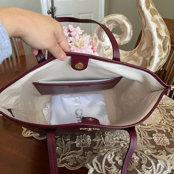 Michael Kors LG tote - Picture 7 of 11